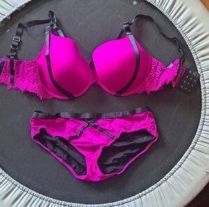 Ashley Graham Fuchsia and Black Lace Bra Set 40G , XL brief